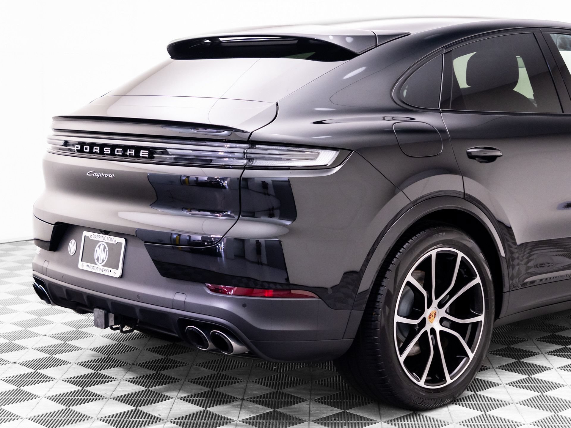 Certified 2025 Porsche Cayenne Coupe AWD/4WD image 37