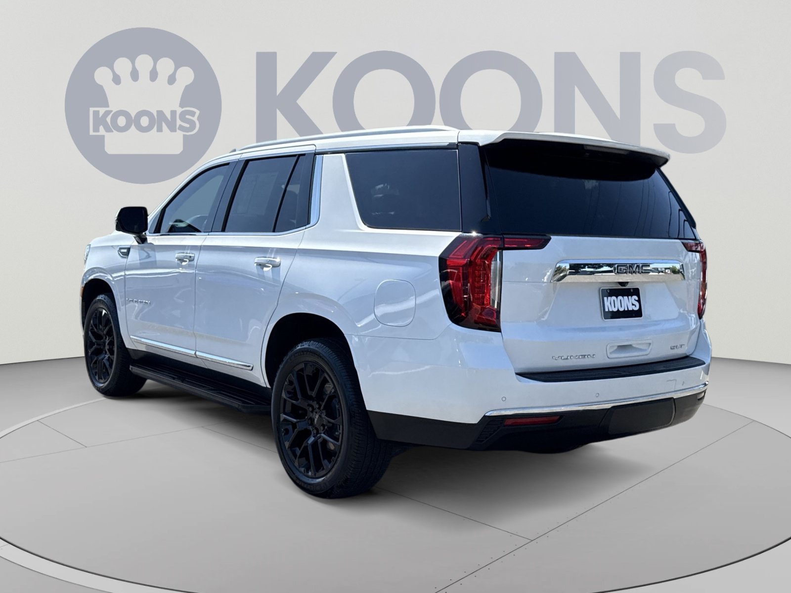 Used 2023 GMC Yukon SLT w/ SLT Premium Package RWD image 4
