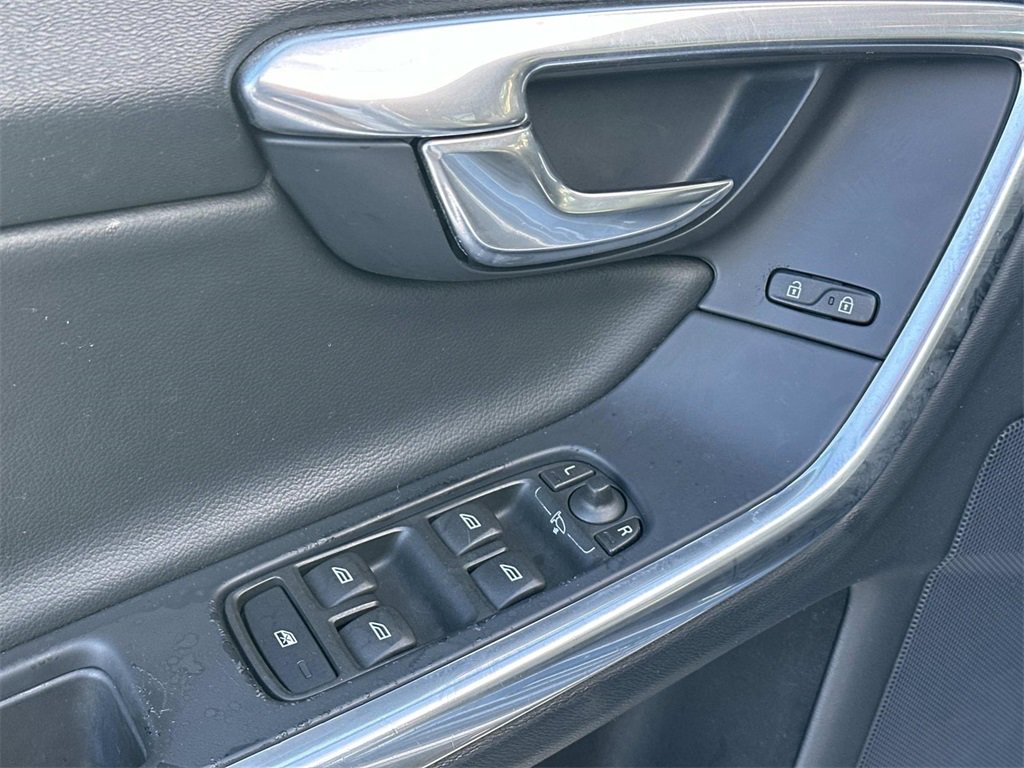 Used 2017 Volvo V60 T5 Cross Country w/ Convenience Package image 17