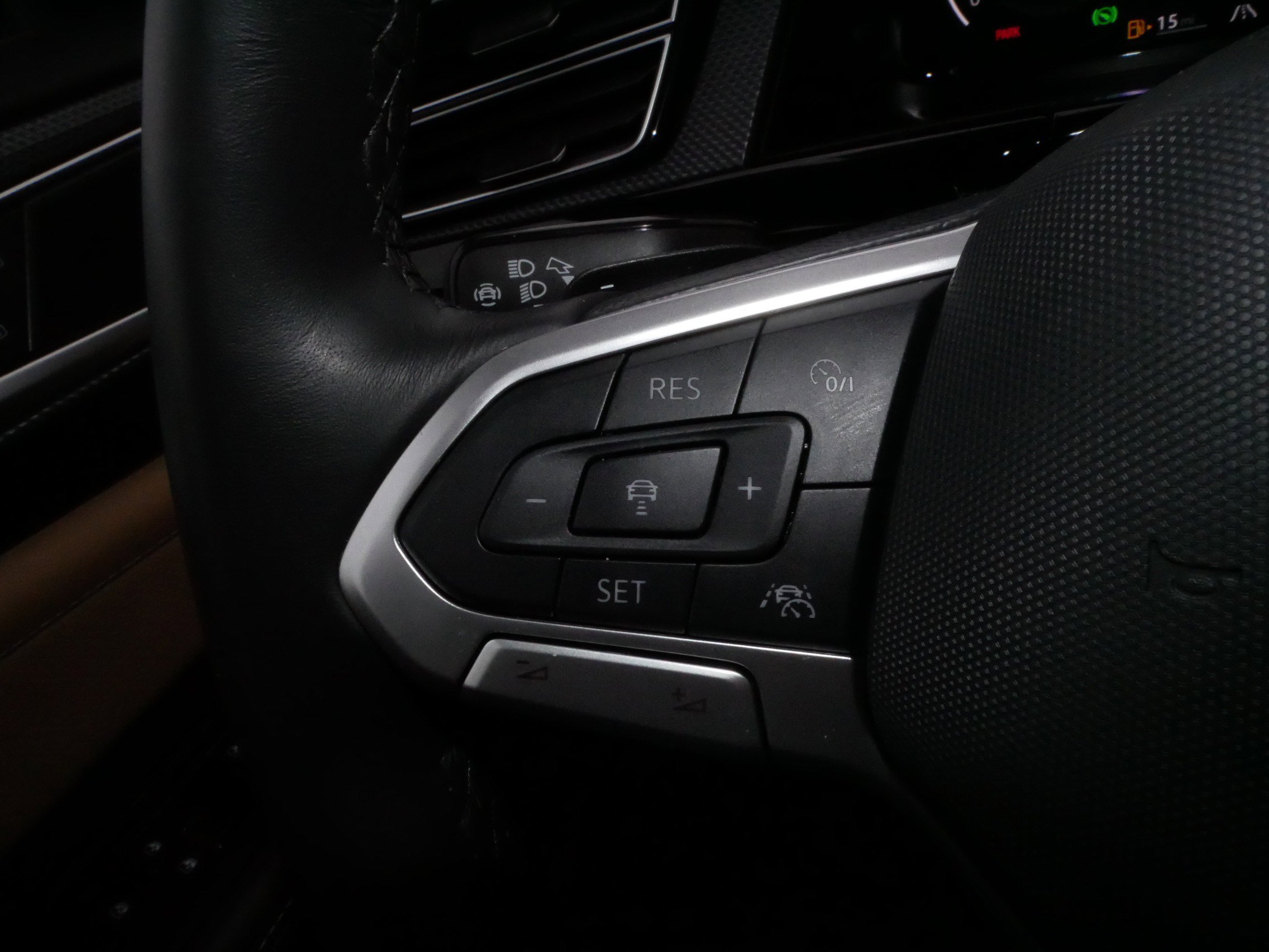 Certified 2025 Volkswagen Atlas Cross Sport SEL R-Line image 28