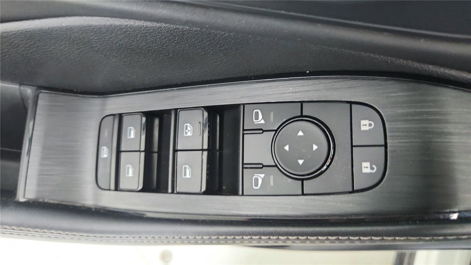 Used 2022 Nissan Rogue SV w/ SV Premium Package image 10