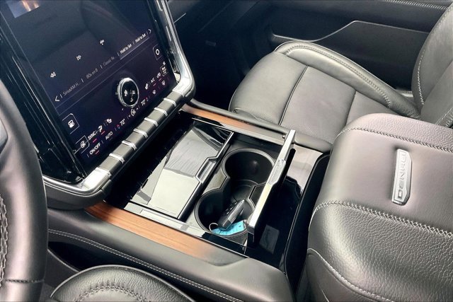 Used 2025 GMC Yukon XL Denali image 16