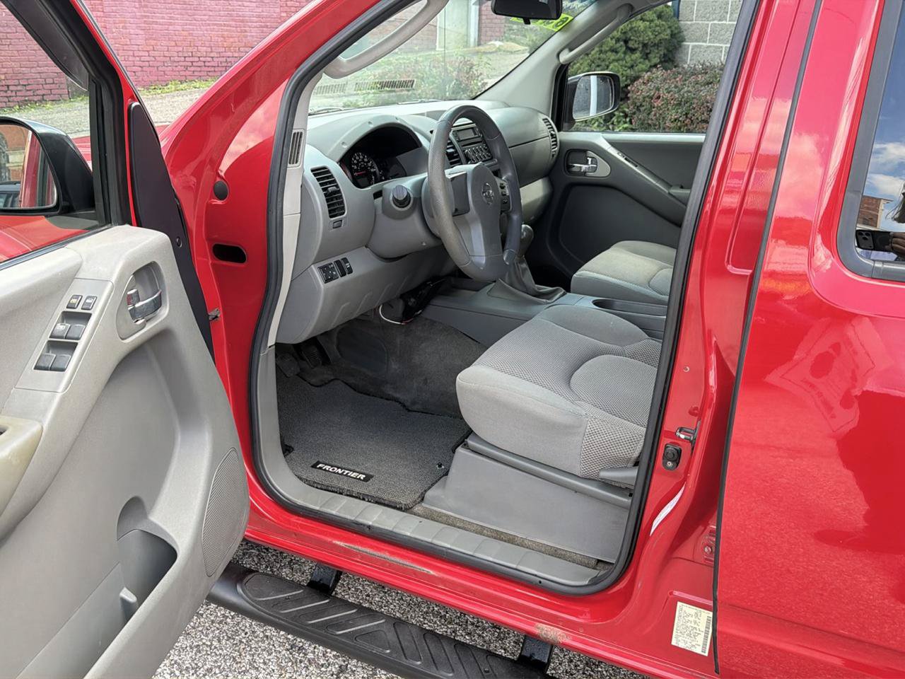 Used 2005 Nissan Frontier SE w/ (P01) Power Pkg AWD/4WD image 17