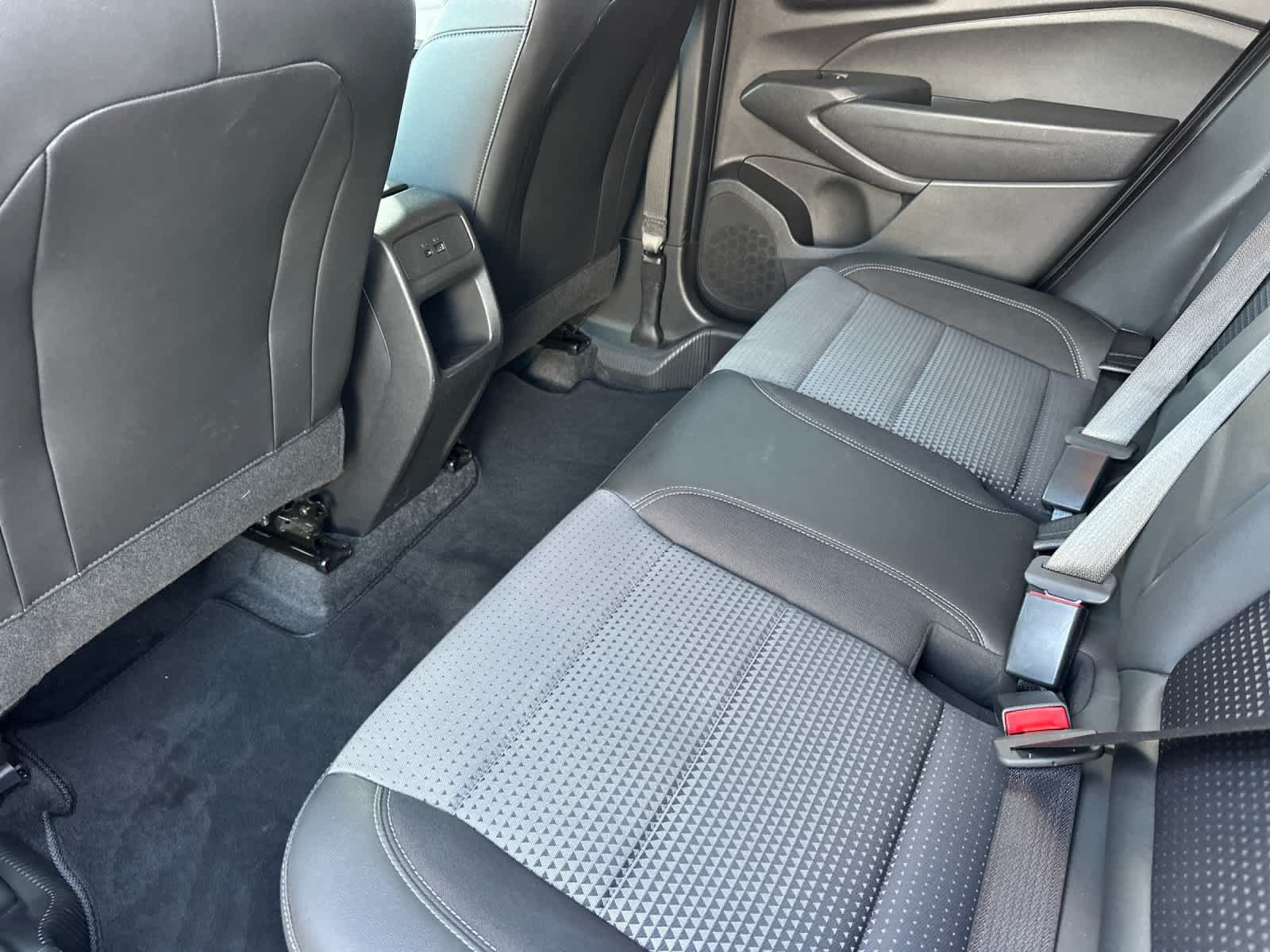Used 2025 Chevrolet Trax LT FWD image 5