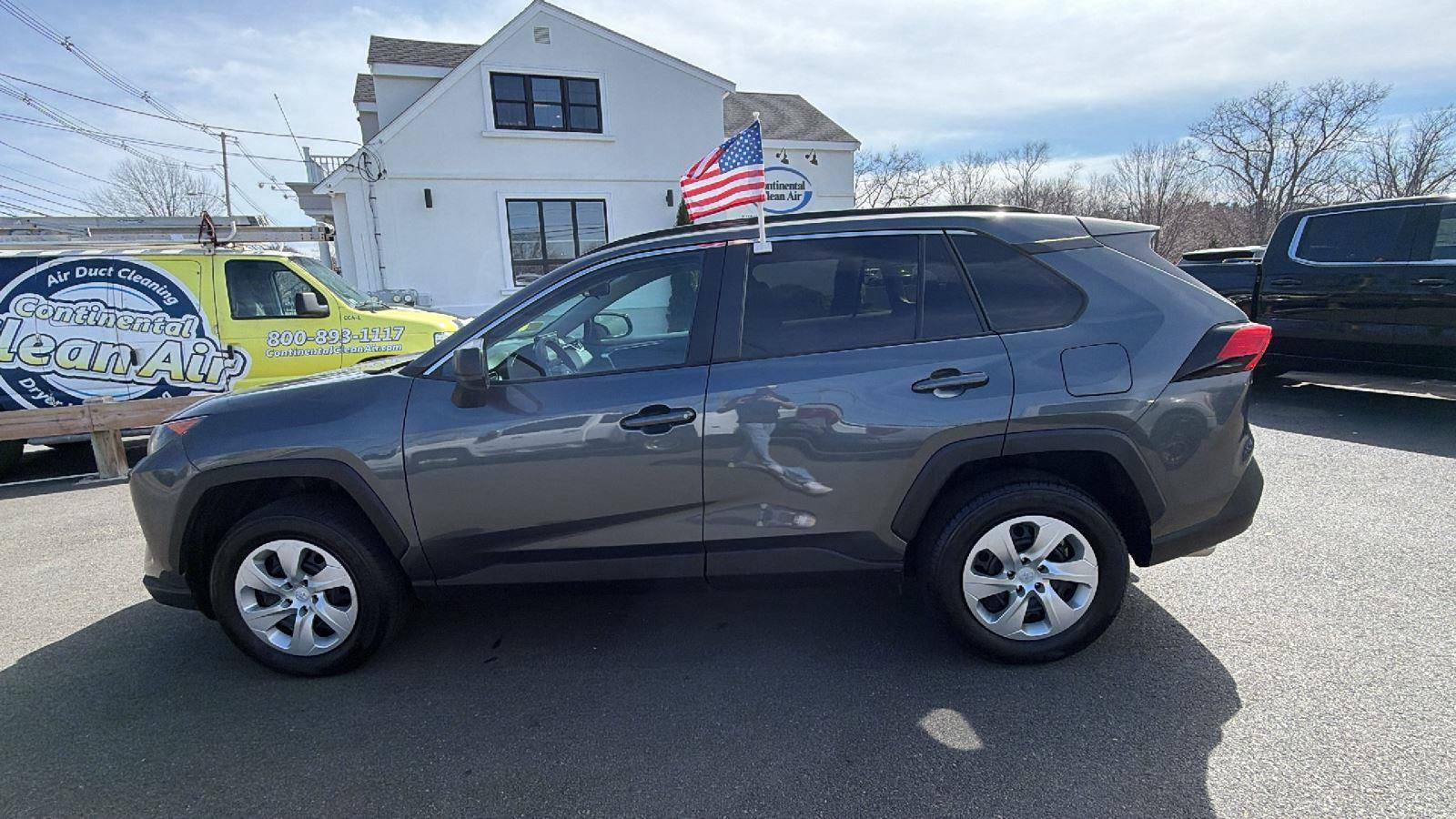 Used 2019 Toyota RAV4 LE image 4