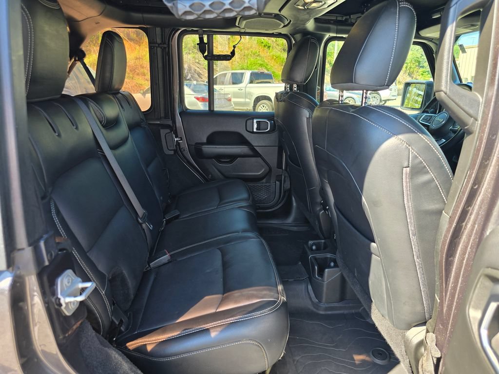 Used 2022 Jeep Wrangler Unlimited Sahara AWD/4WD image 25