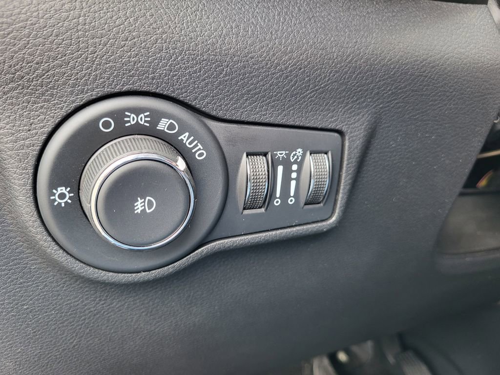 Used 2023 Jeep Compass Latitude image 22