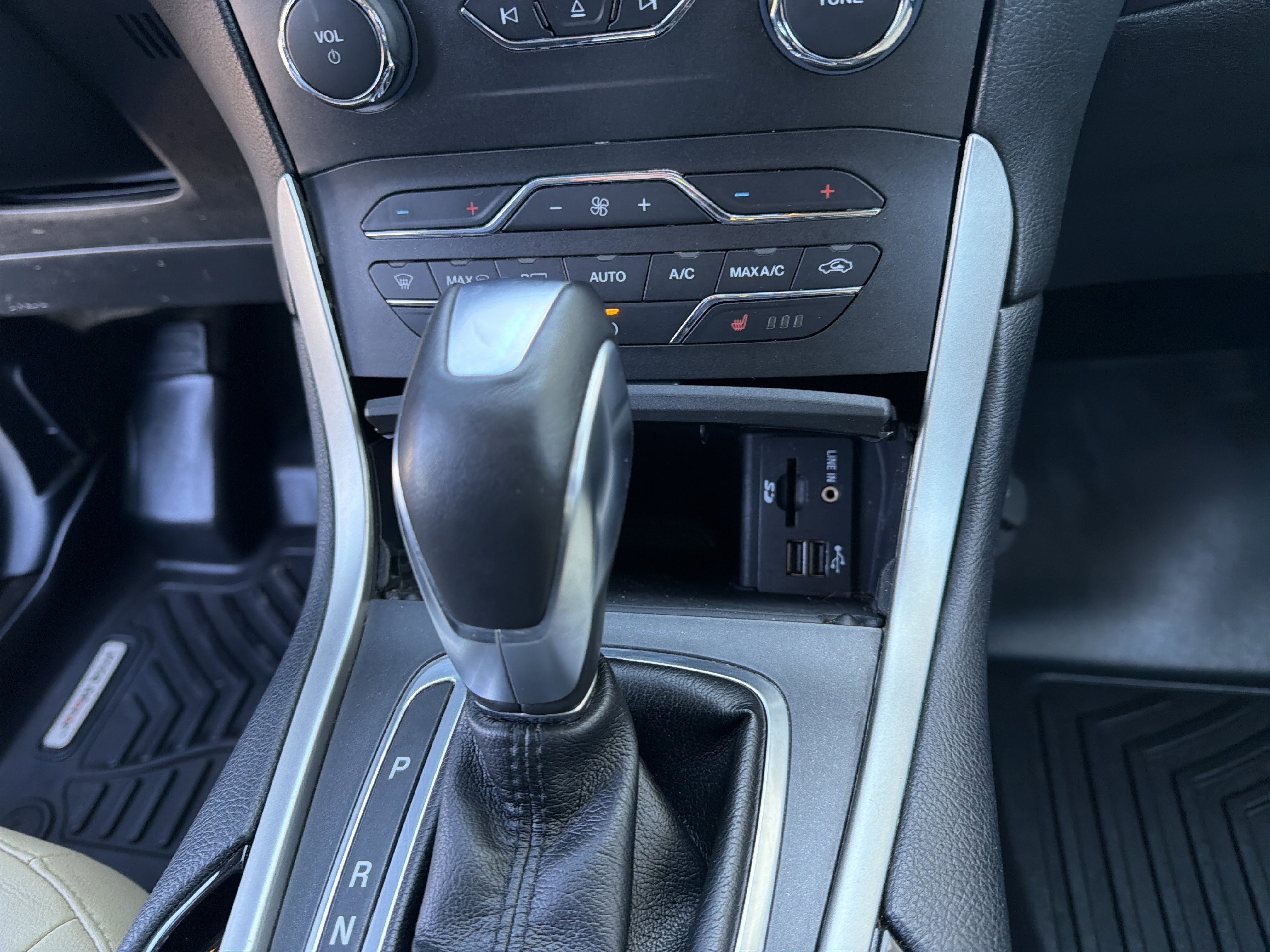 Used 2015 Ford Edge SEL w/ Equipment Group 201A image 40
