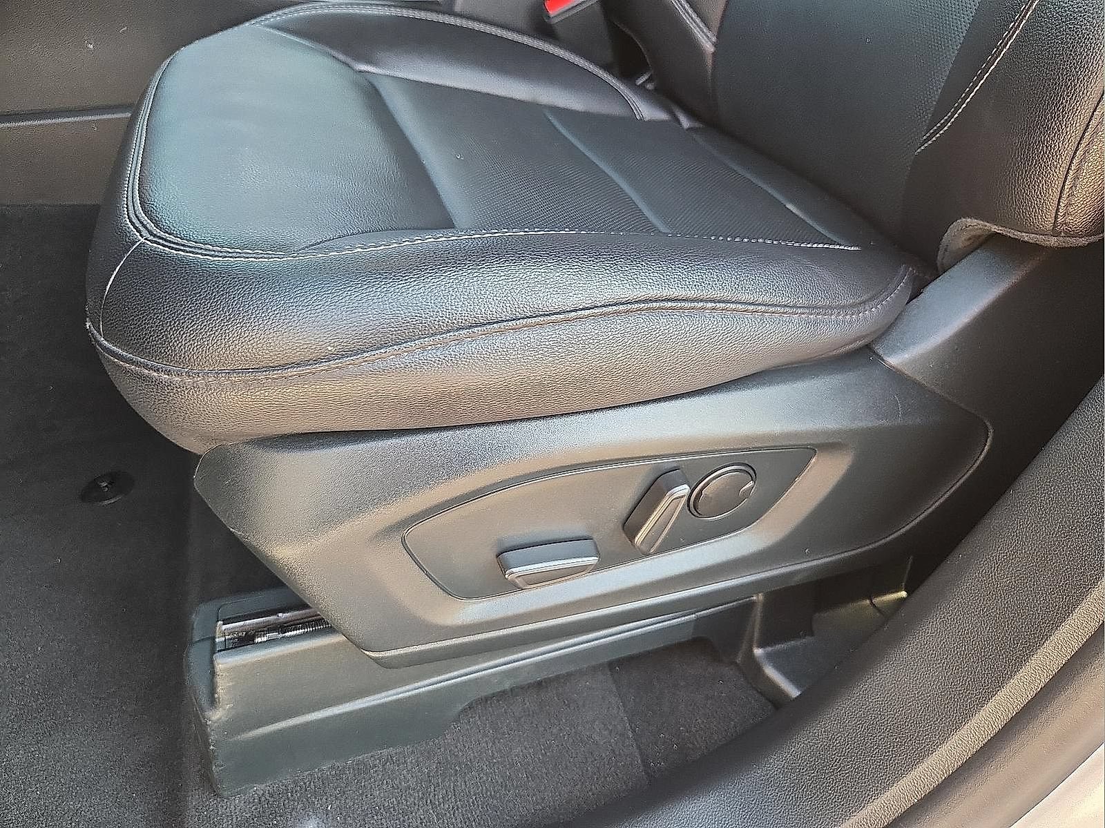 Used 2024 Ford Explorer Limited RWD image 15