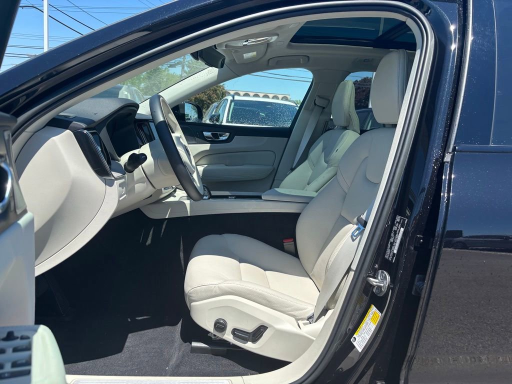 Used 2023 Volvo XC60 B5 Plus w/ Climate Package AWD/4WD image 18