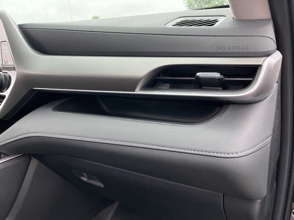 Used 2024 Toyota Highlander LE FWD image 29