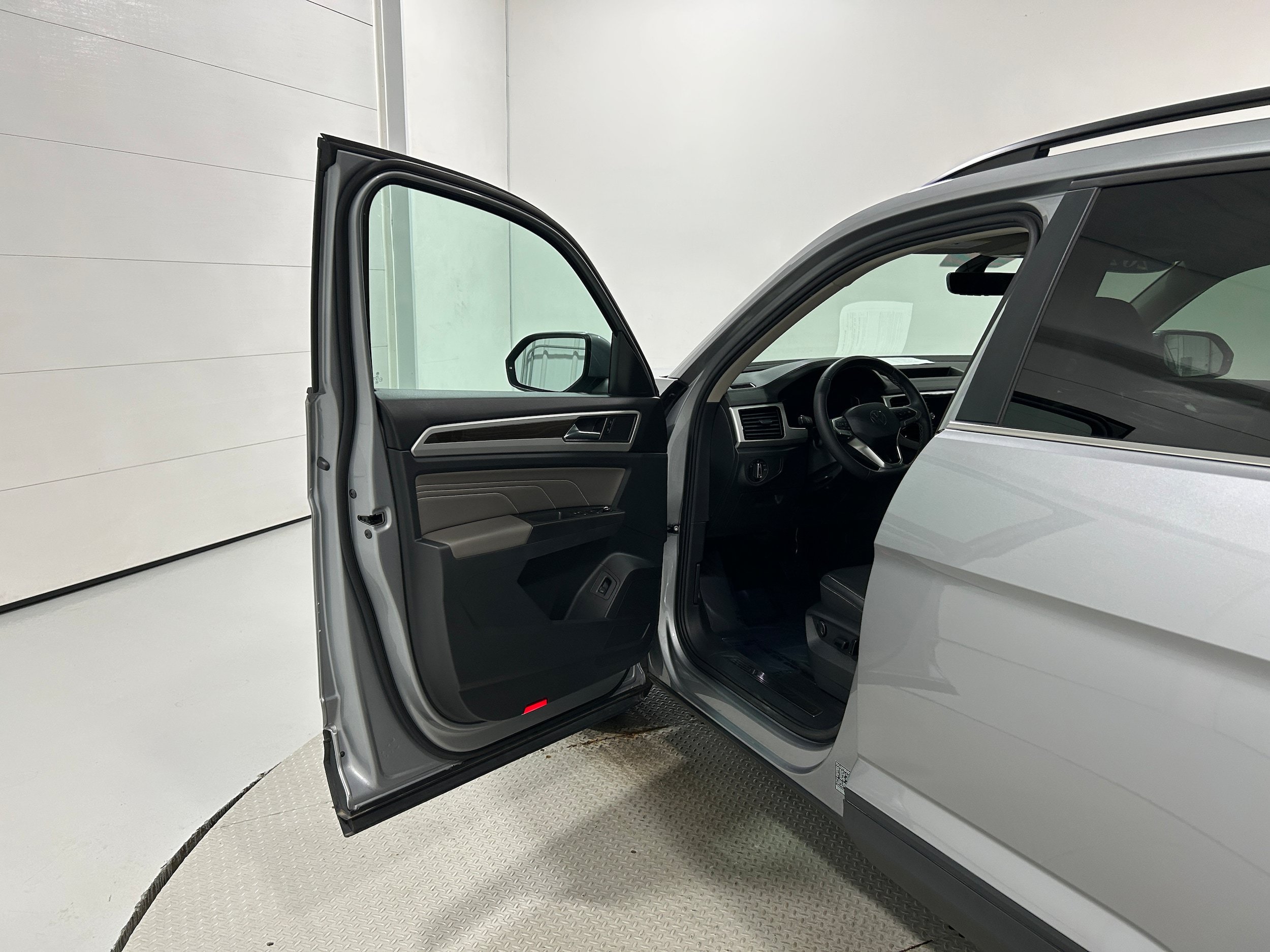 Used 2023 Volkswagen Atlas SE AWD/4WD image 23