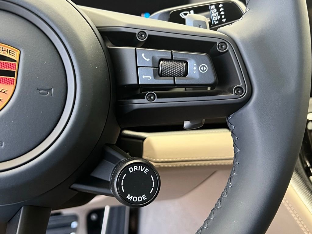 Used 2026 Porsche Panamera RWD image 9