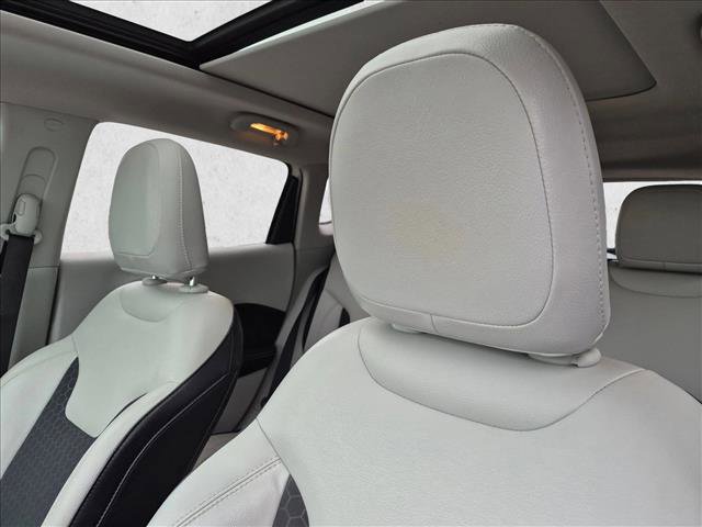 Used 2018 Jeep Compass Latitude FWD image 8