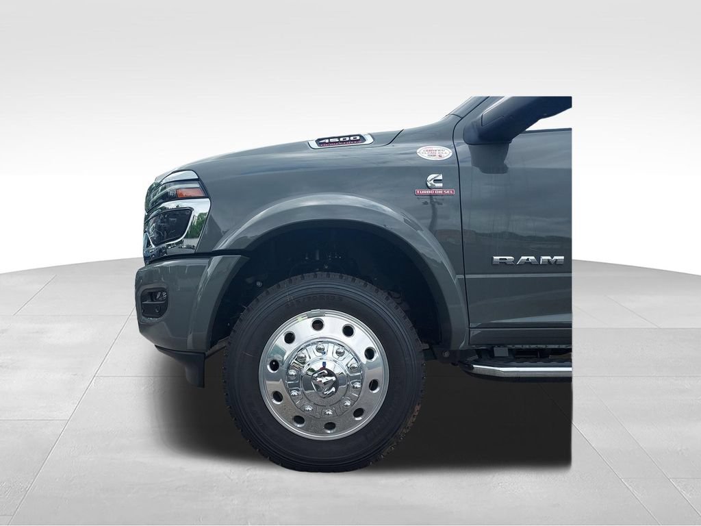 New 2026 RAM 4500 4x4 Crew Cab DRW w/ Laramie Trim Package image 16