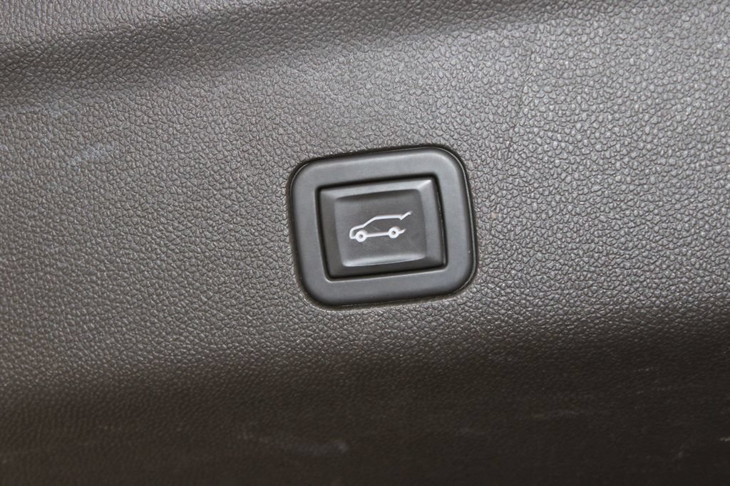 Used 2021 Chevrolet Tahoe Premier w/ Premium Package AWD/4WD image 16