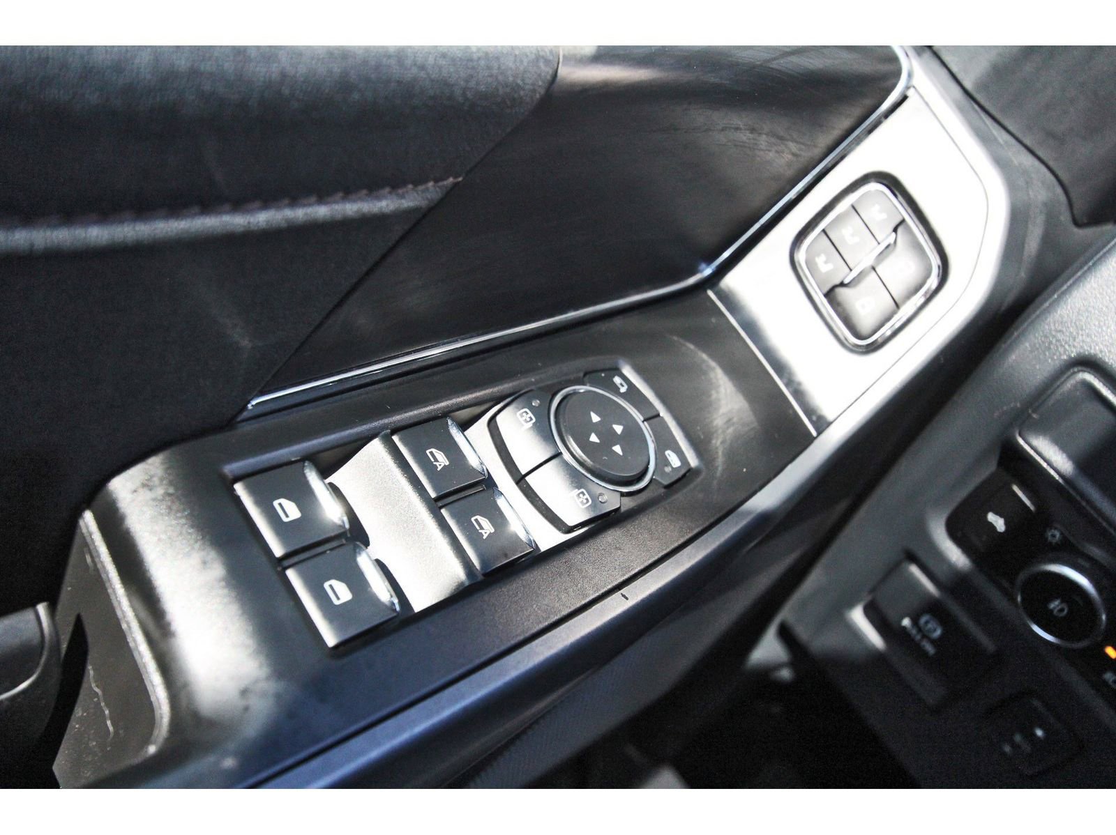 Used 2025 Ford F150 Lariat AWD/4WD image 19