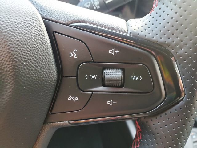 Certified 2024 Chevrolet Trax RS w/ Sunroof Package image 22