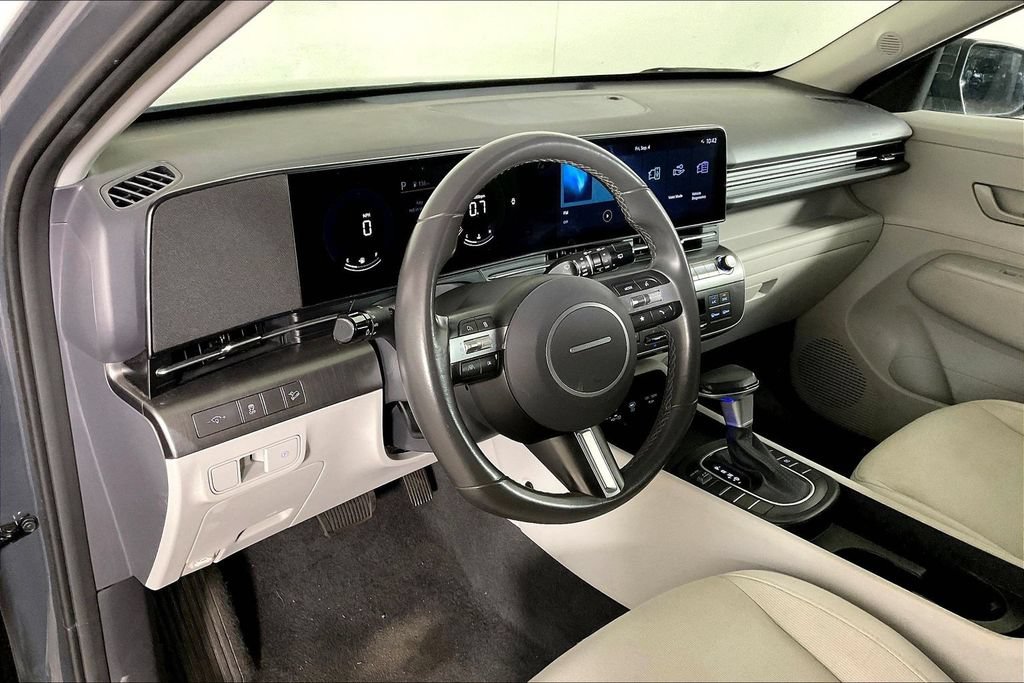 Used 2025 Hyundai Kona SEL FWD image 14