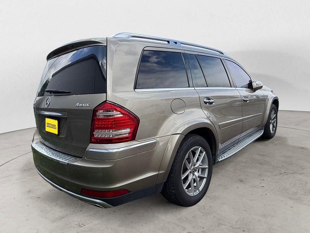 Used 2010 Mercedes-Benz GL 550 4MATIC image 3