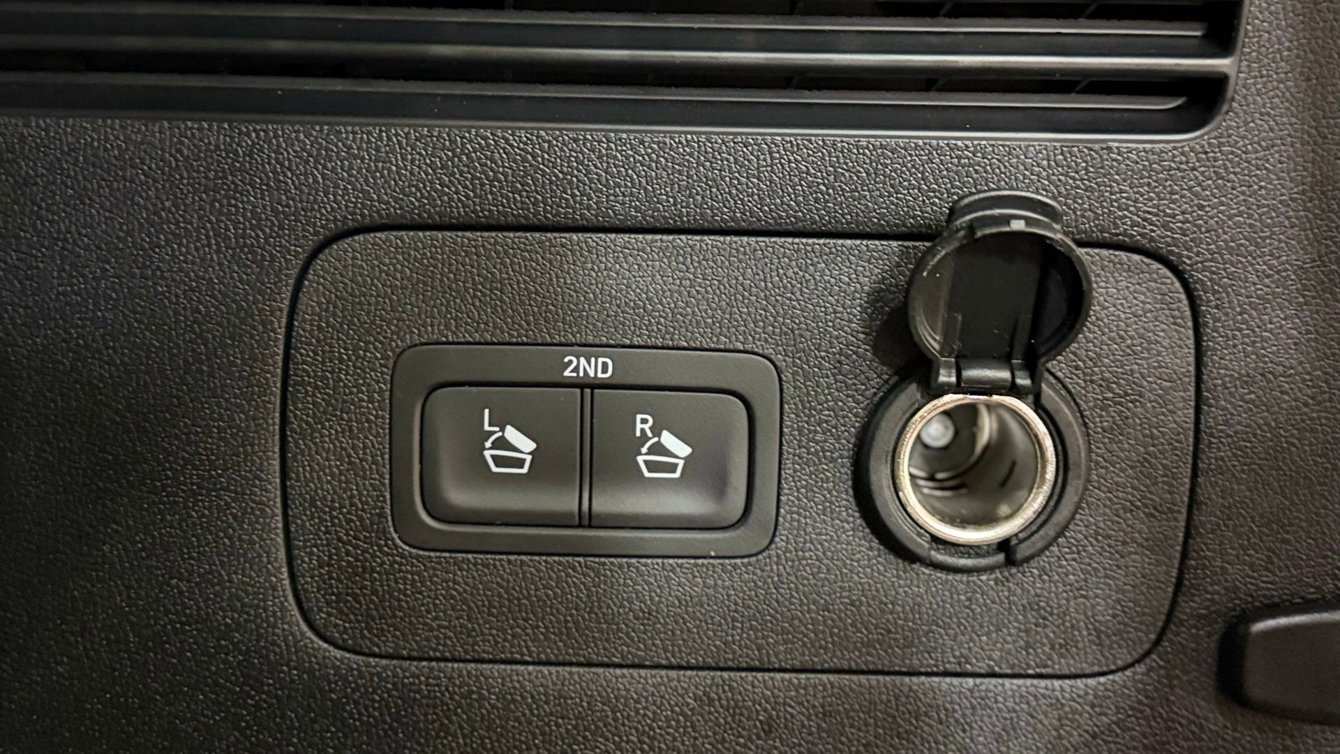 Used 2024 Kia Sorento S w/ Panoramic Sunroof Package image 44