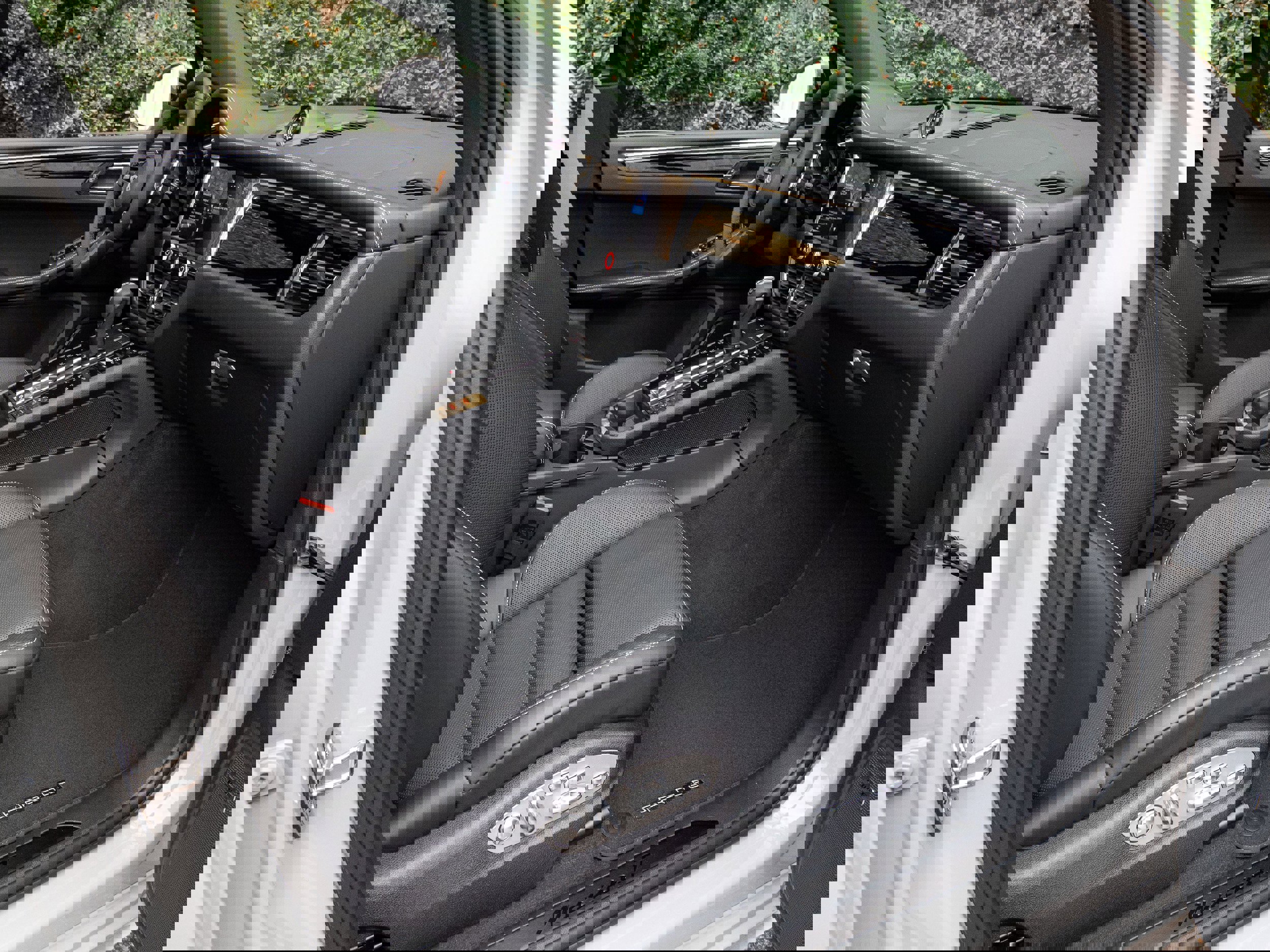 New 2026 Porsche Macan Turbo image 36