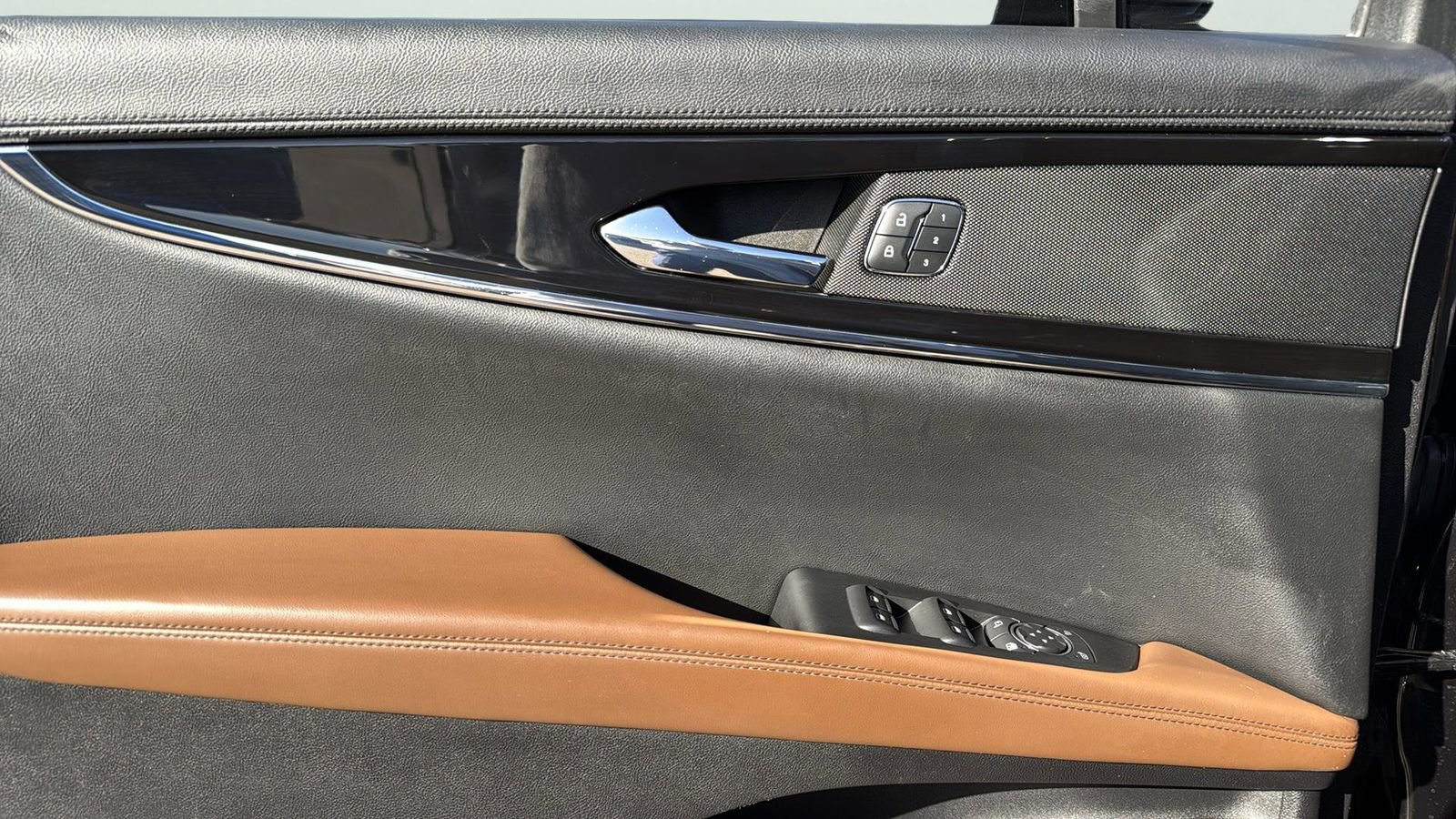 Certified 2022 Lincoln Nautilus Reserve image 12