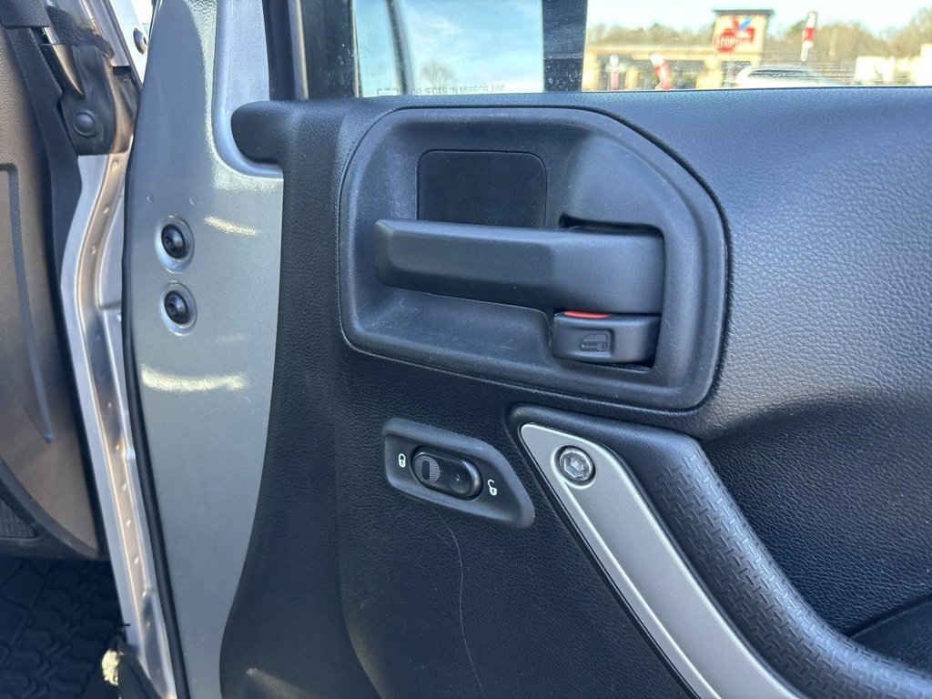 Used 2014 Jeep Wrangler Unlimited Sahara w/ Connectivity Group image 26