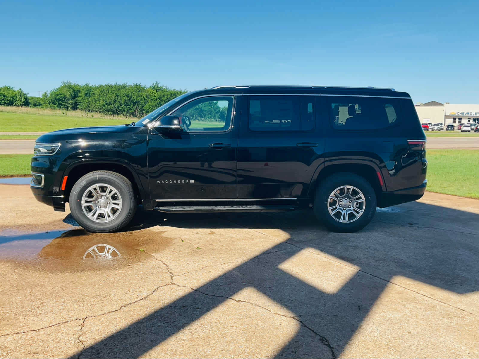 Used 2024 Jeep Wagoneer 4WD image 4