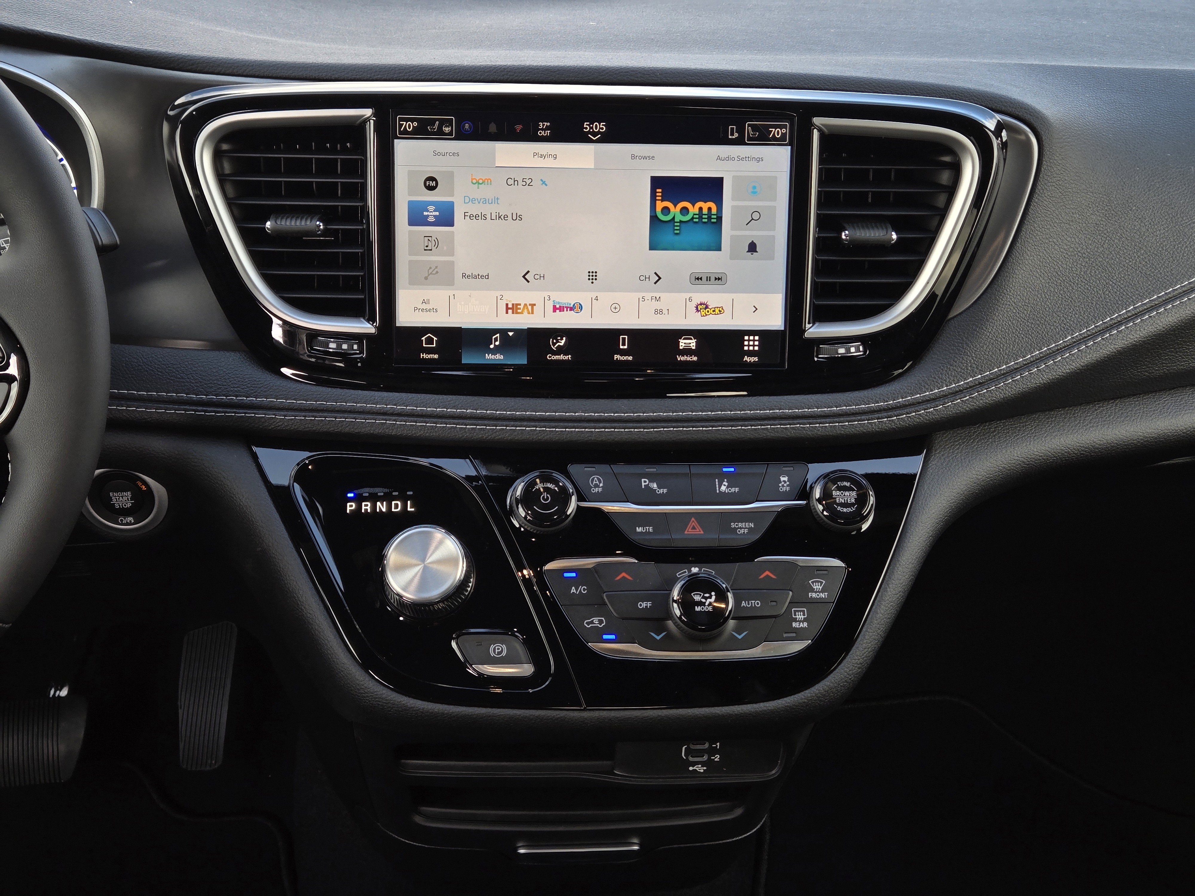 New 2026 Chrysler Pacifica Select w/ S Appearance Package image 18