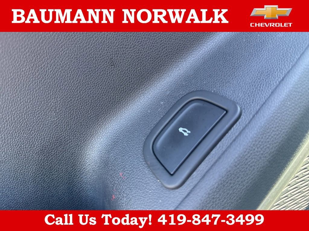 Used 2025 Chevrolet Traverse LT w/ Midnight/Sport Edition AWD/4WD image 16