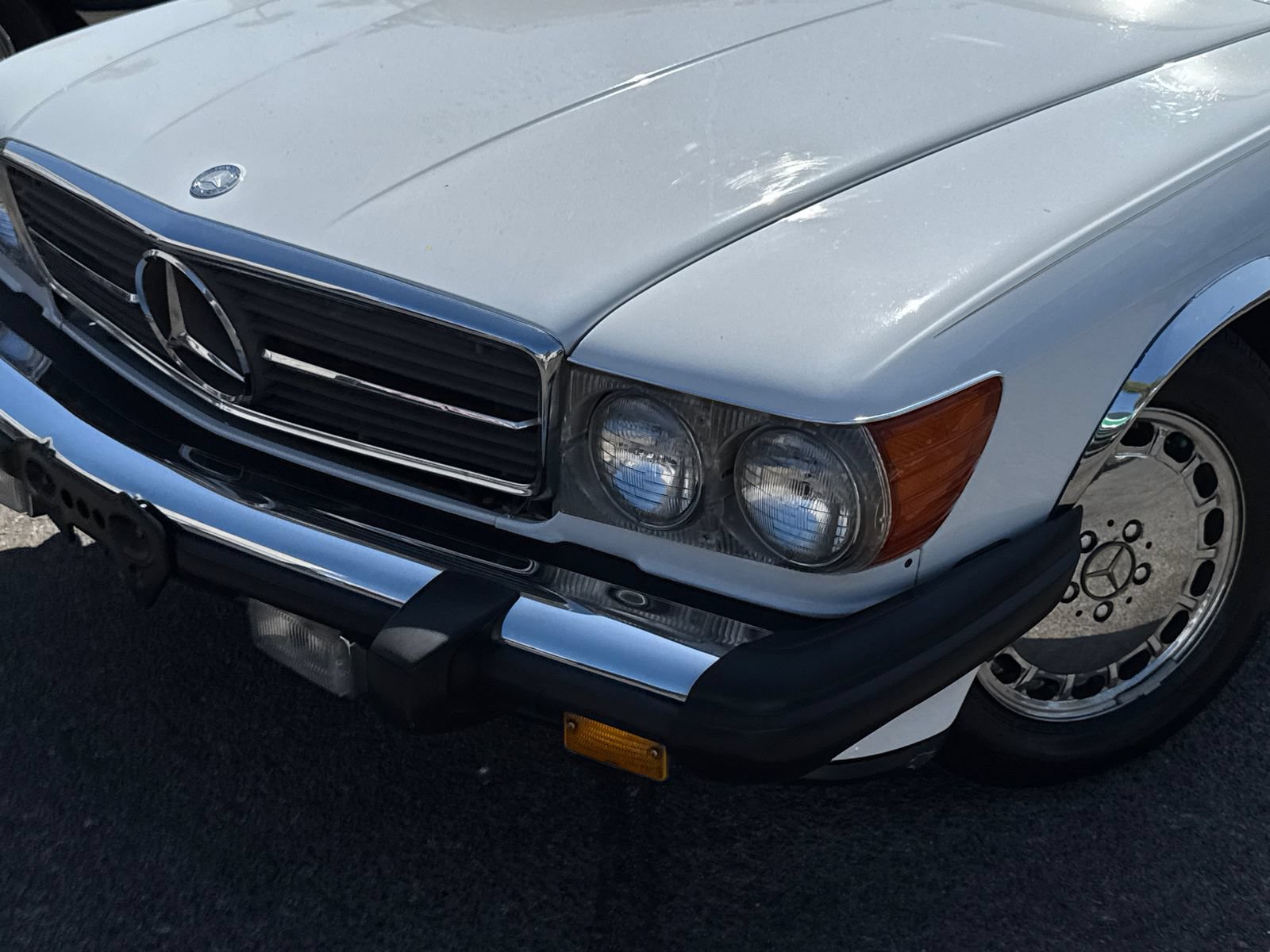 Used 1989 Mercedes-Benz 560 SL image 2