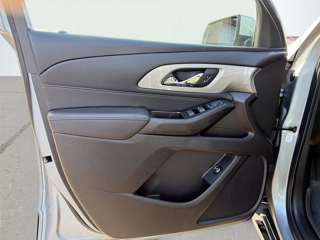 Used 2023 Chevrolet Traverse LT image 26