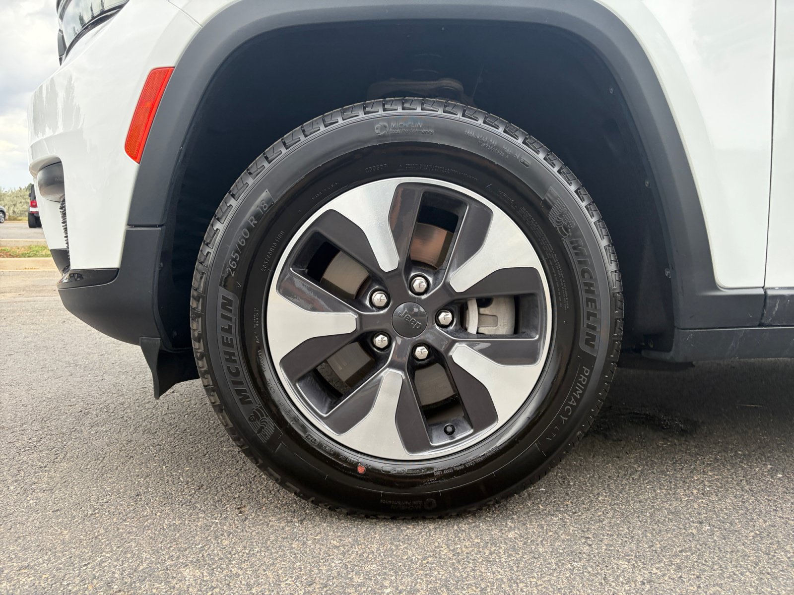 Used 2023 Jeep Grand Cherokee L Laredo AWD/4WD image 11