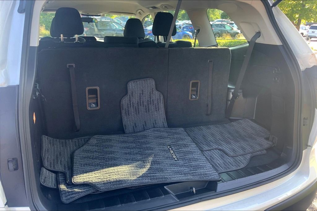 Certified 2022 Subaru Ascent 8-Passenger image 30