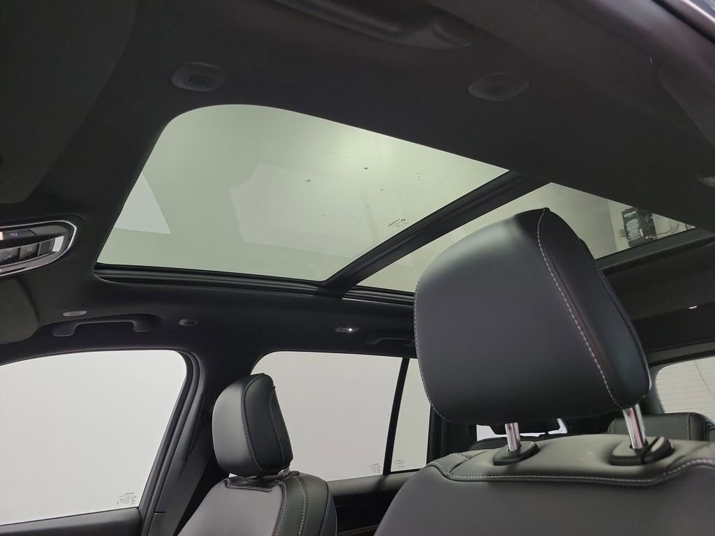 New 2026 Jeep Grand Cherokee Limited w/ Limited Altitude Package image 11