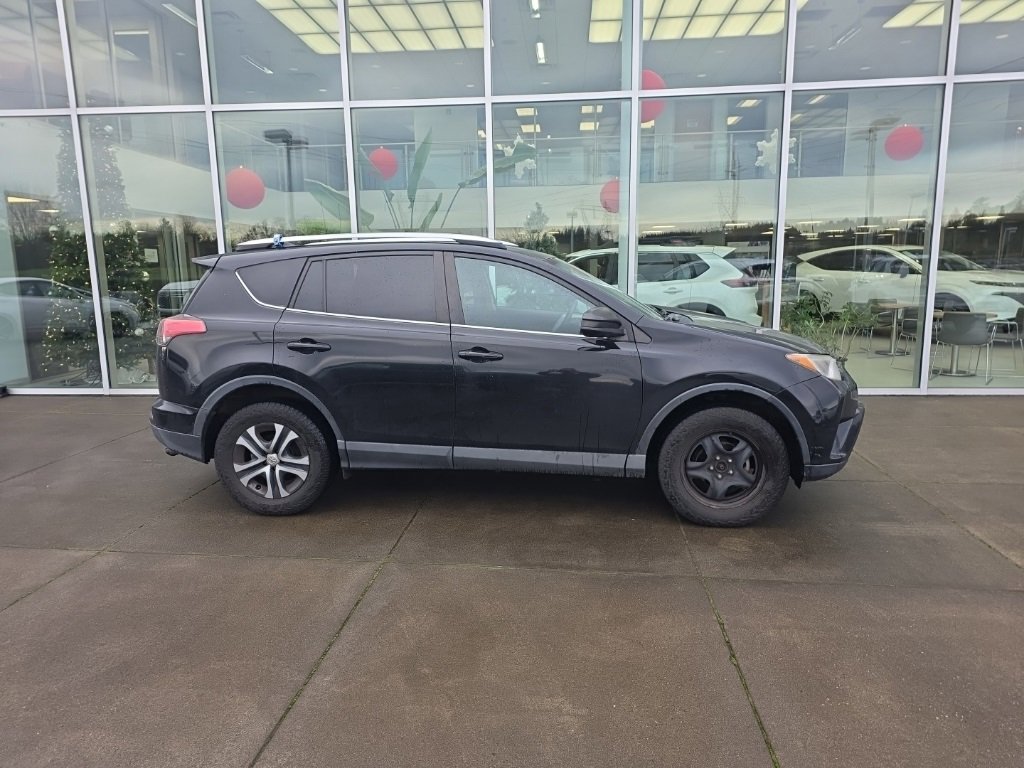 Used 2016 Toyota RAV4 LE image 4