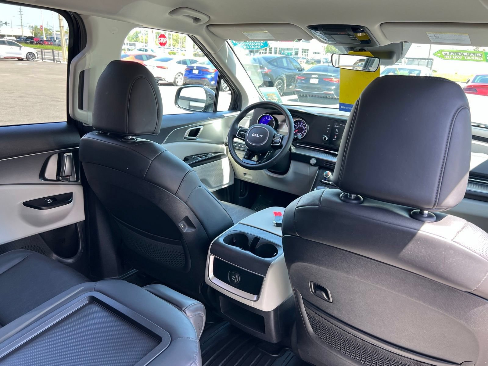 Used 2024 Kia Carnival LX FWD image 57
