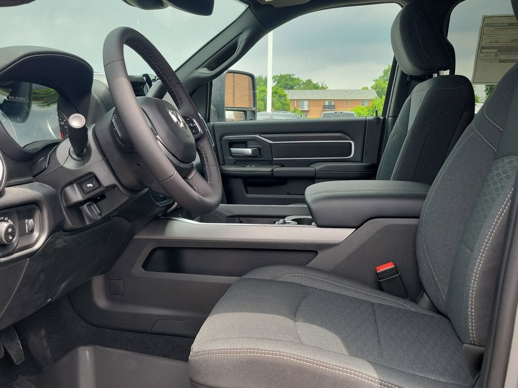 New 2026 RAM 3500 Big Horn AWD/4WD image 13