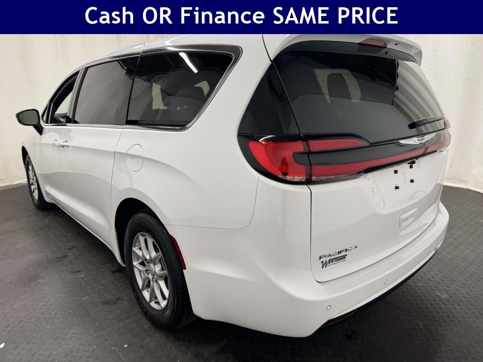 Used 2026 Chrysler Pacifica Select FWD image 7