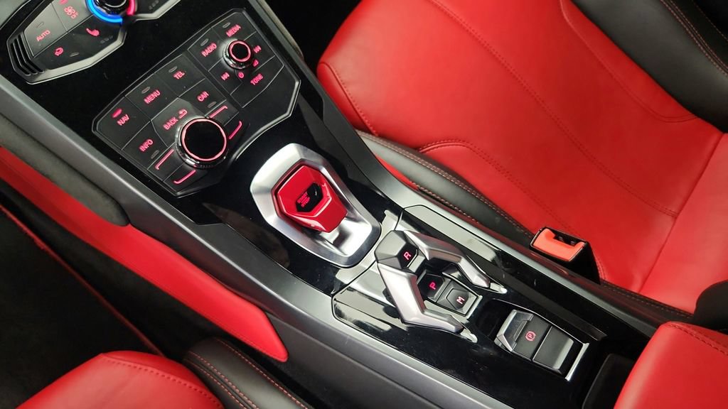 Used 2015 Lamborghini Huracan LP 610-4 AWD/4WD image 38