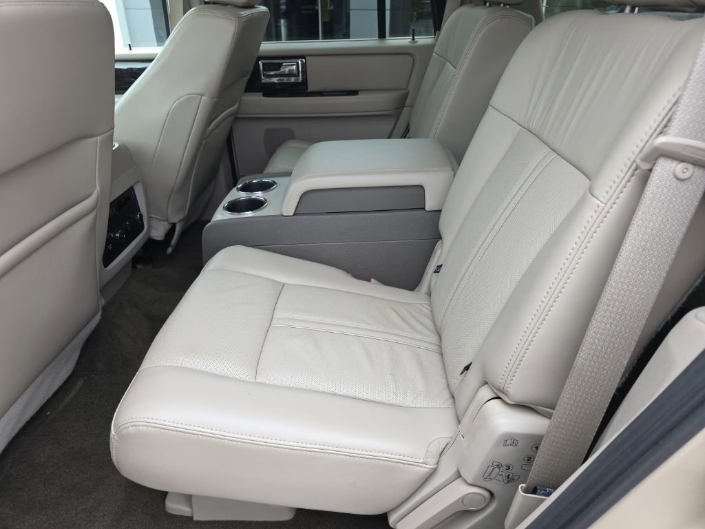 Used 2017 Lincoln Navigator Select RWD image 11