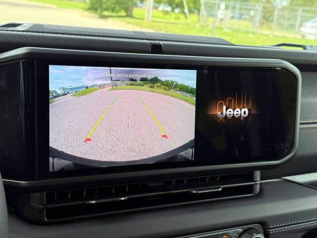 Used 2024 Jeep Wrangler Unlimited Sahara AWD/4WD image 30