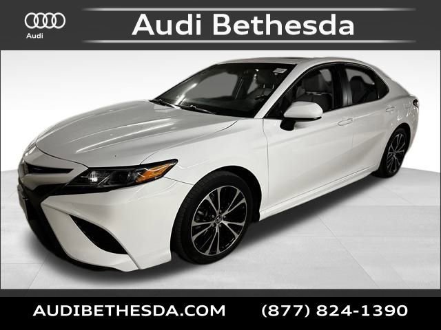 Used 2018 Toyota Camry SE w/ Moonroof Package image 2