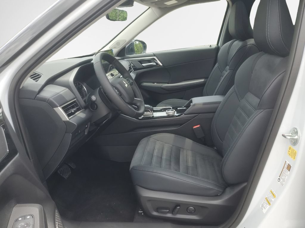 New 2026 Mitsubishi Outlander AWD image 12