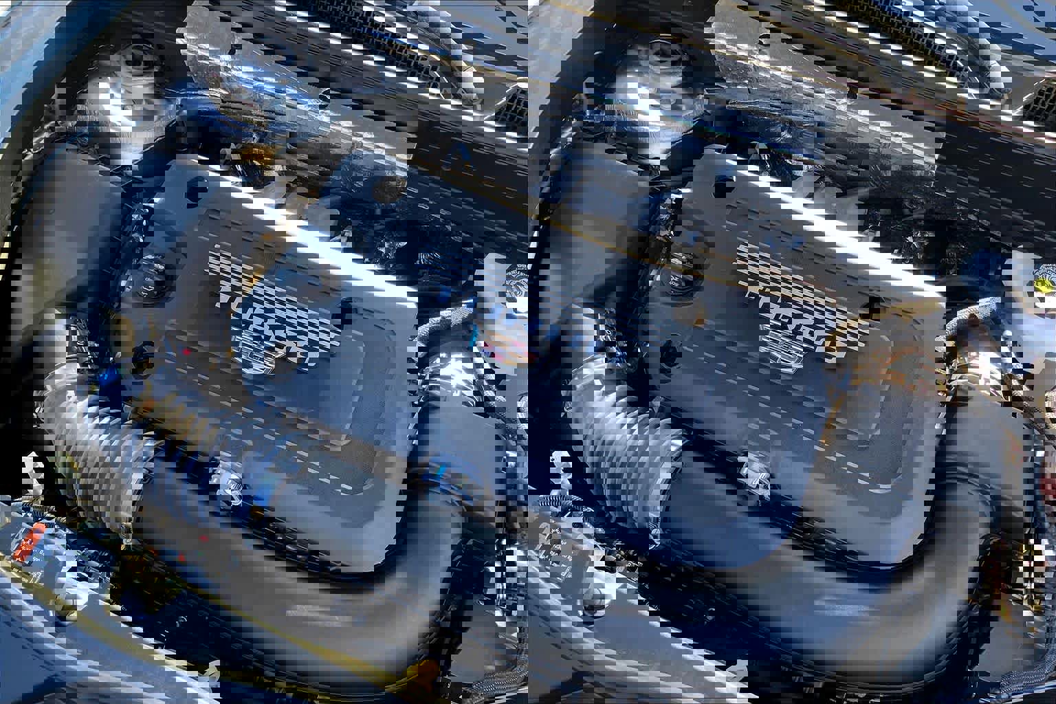 Used 2025 Cadillac XT4 Sport w/ LPO, Onyx Lite Package FWD image 33