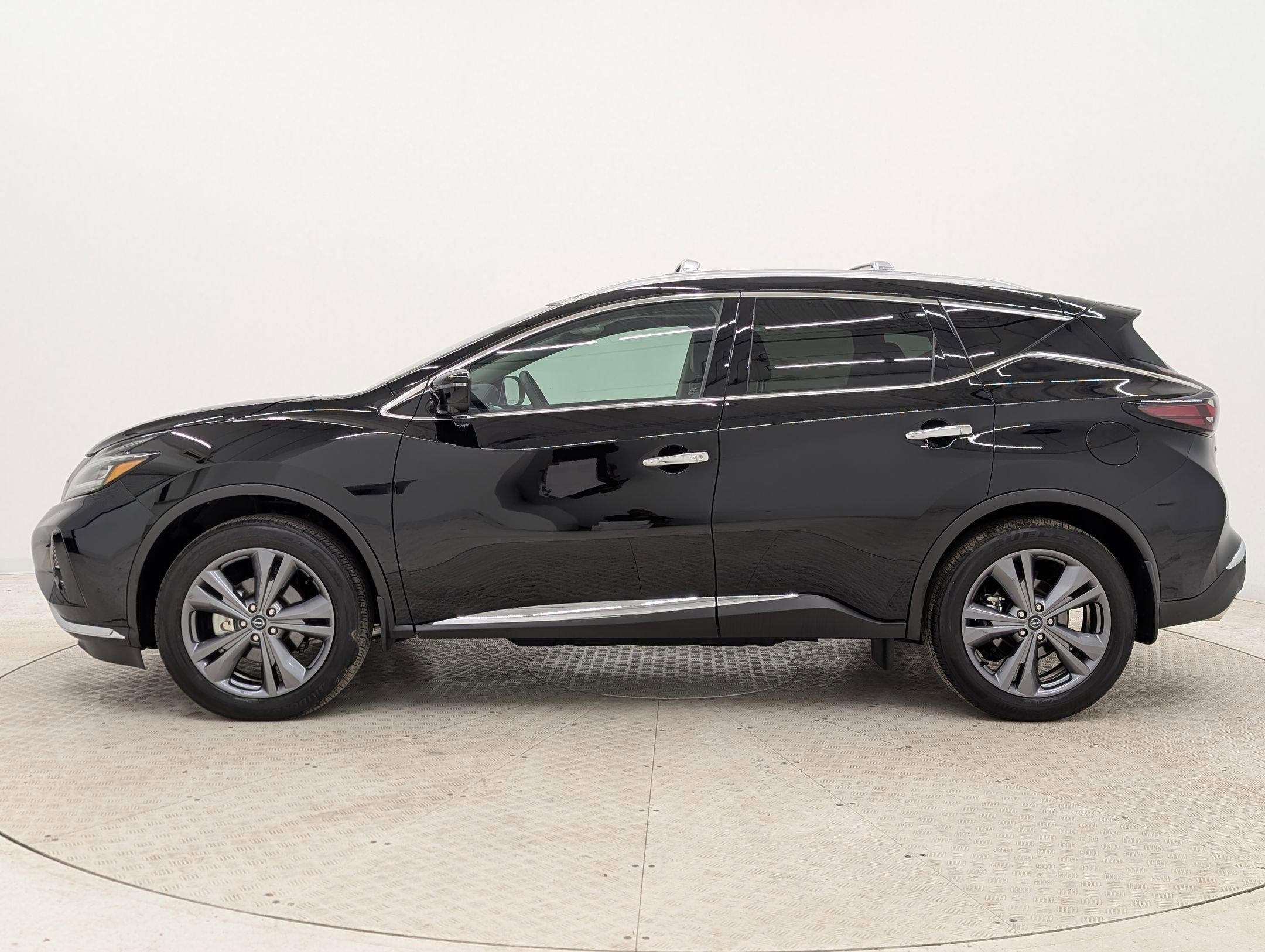 Used 2024 Nissan Murano Platinum w/ Cargo Package image 2
