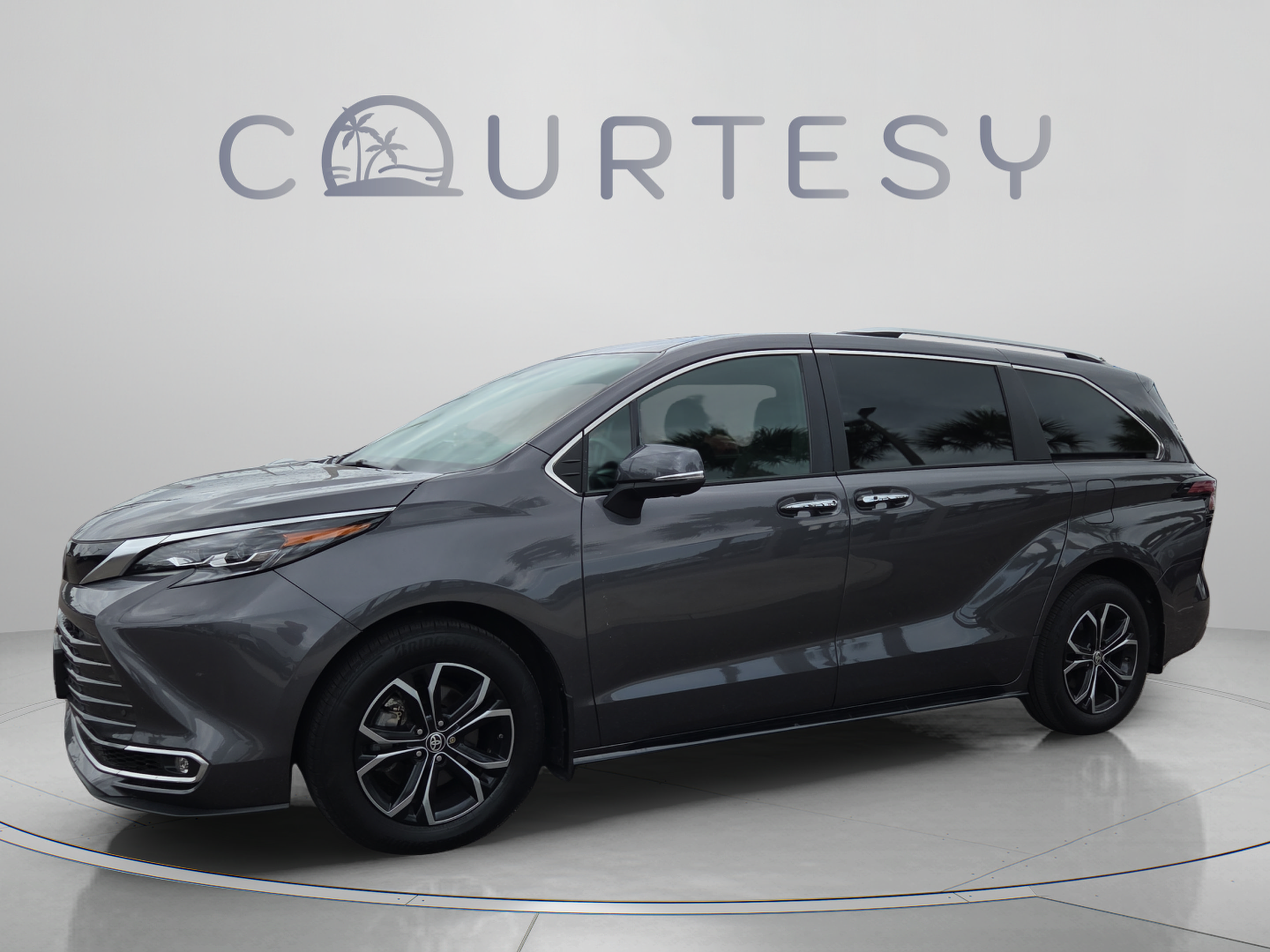 Certified 2025 Toyota Sienna Platinum AWD/4WD image 1