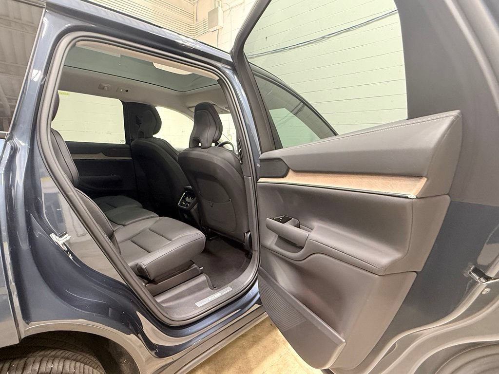 Used 2025 Volvo EX90 Ultra AWD/4WD image 43