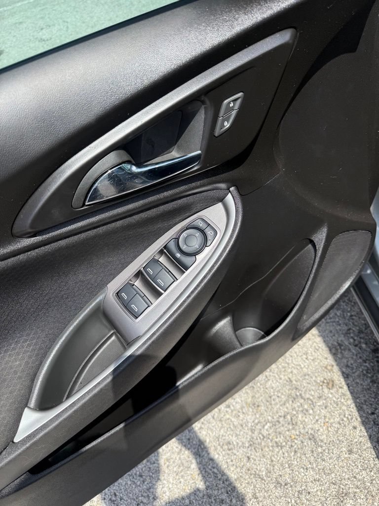 Used 2025 Chevrolet Malibu RS FWD image 10